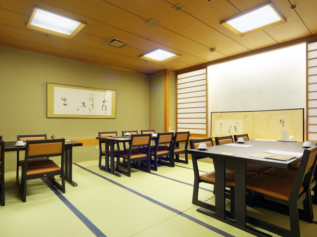 The Crown Palais New Hankyu Kochi Exterior photo