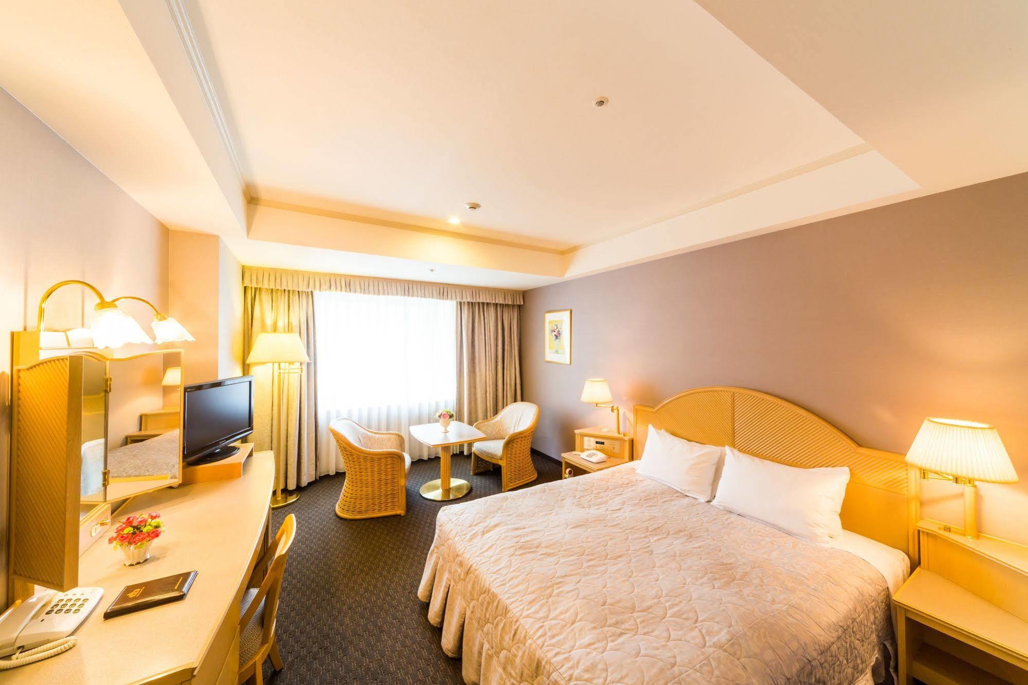 The Crown Palais New Hankyu Kochi Exterior photo