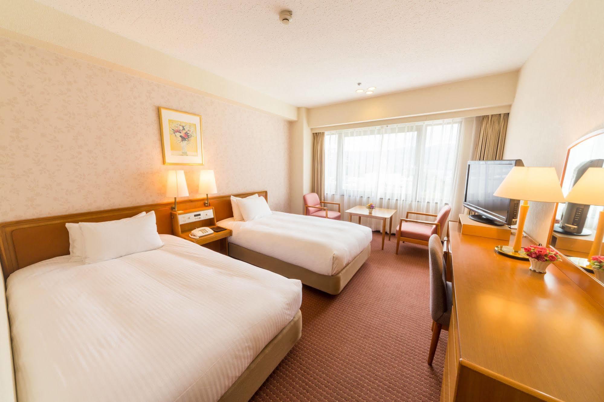 The Crown Palais New Hankyu Kochi Exterior photo