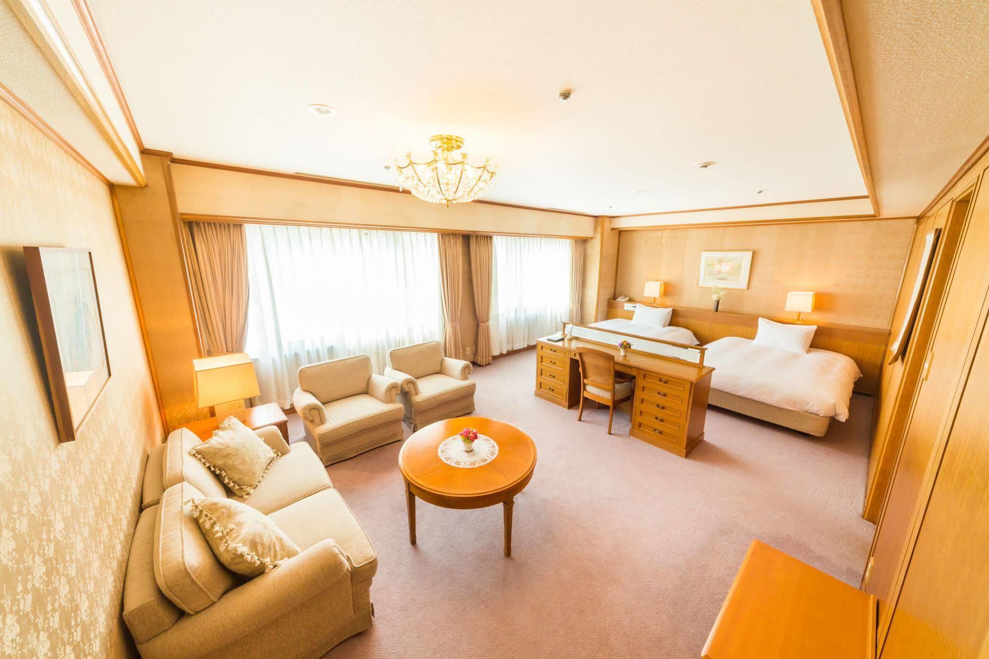The Crown Palais New Hankyu Kochi Exterior photo