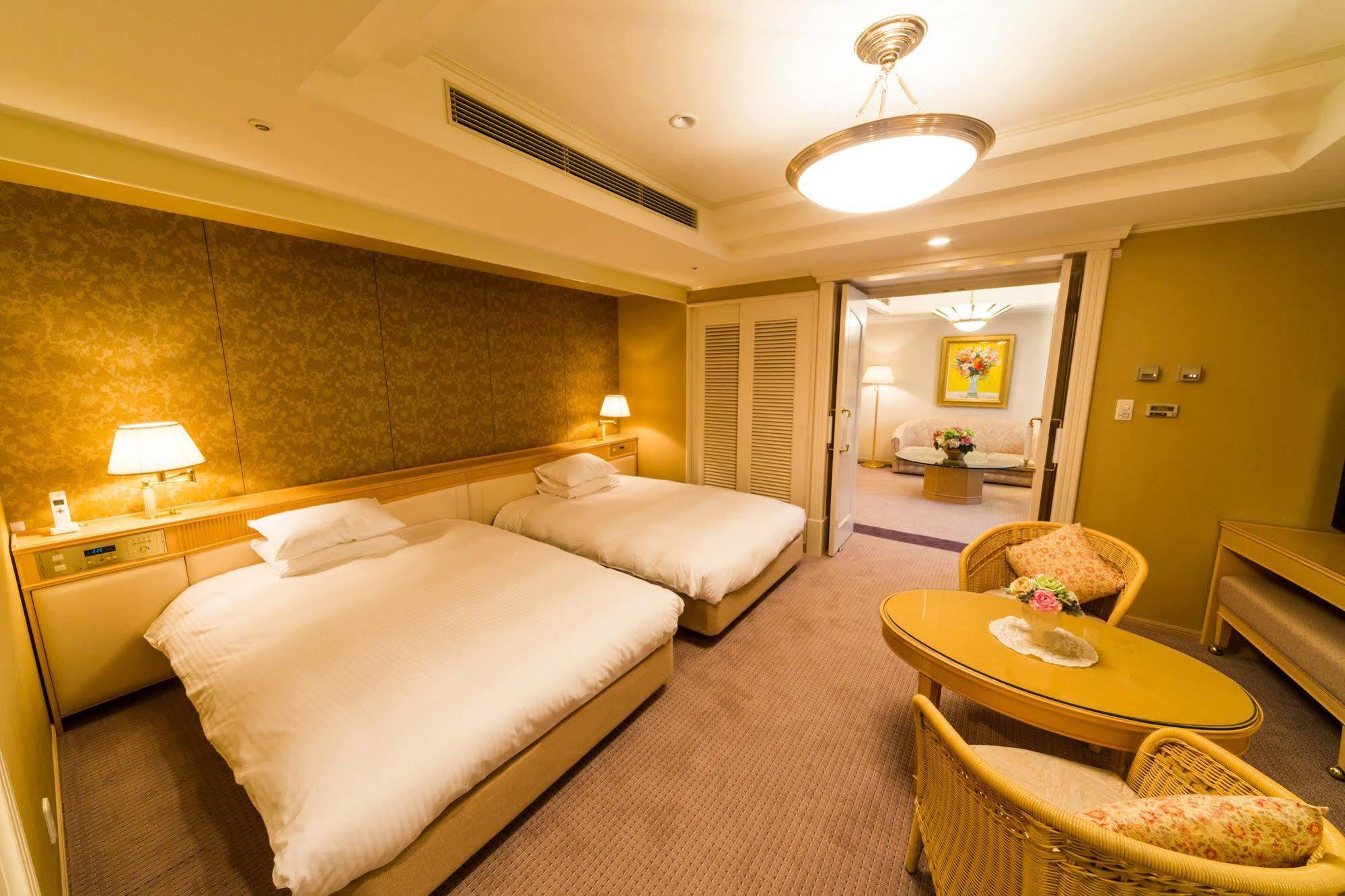 The Crown Palais New Hankyu Kochi Exterior photo