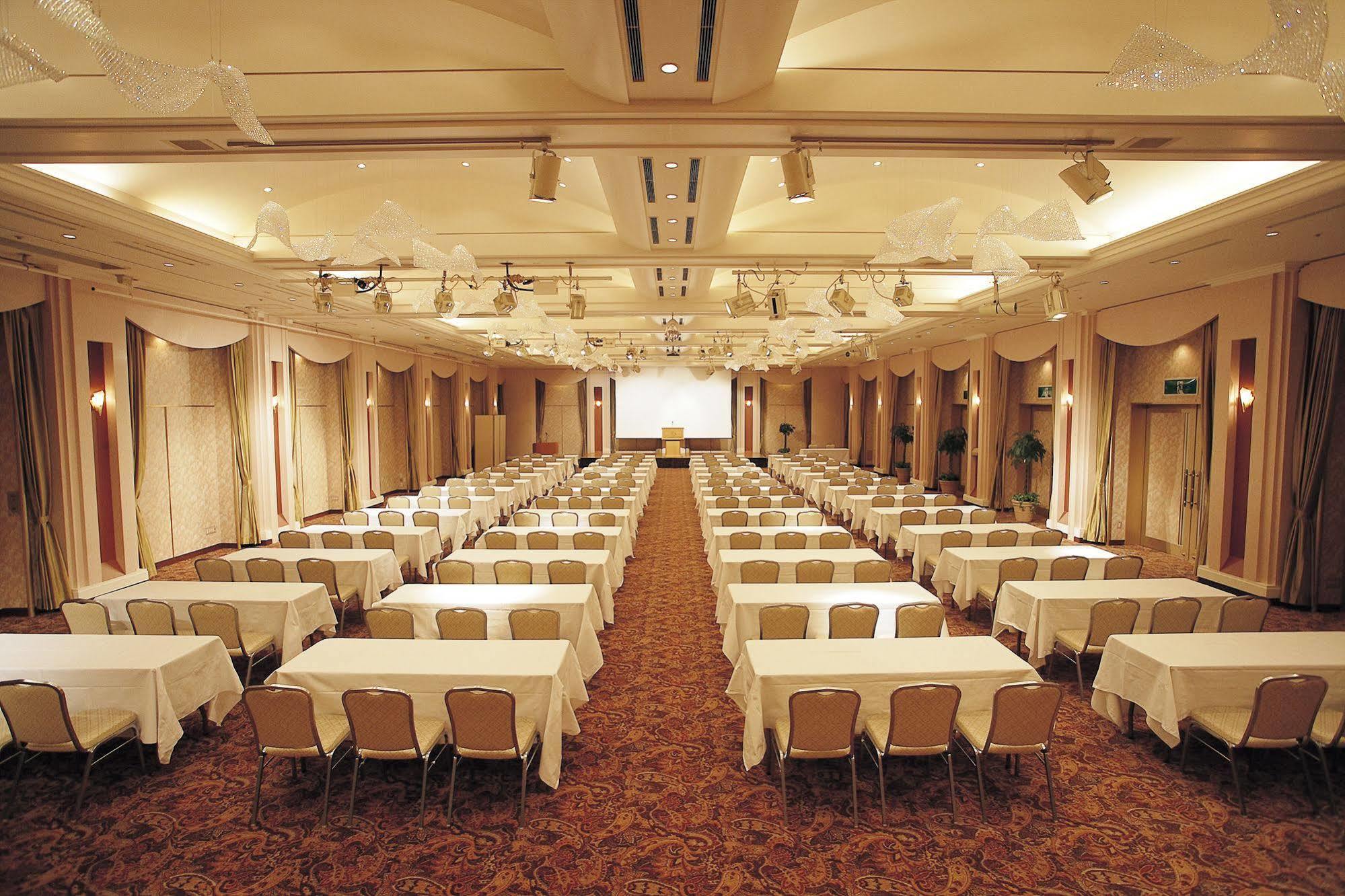 The Crown Palais New Hankyu Kochi Exterior photo