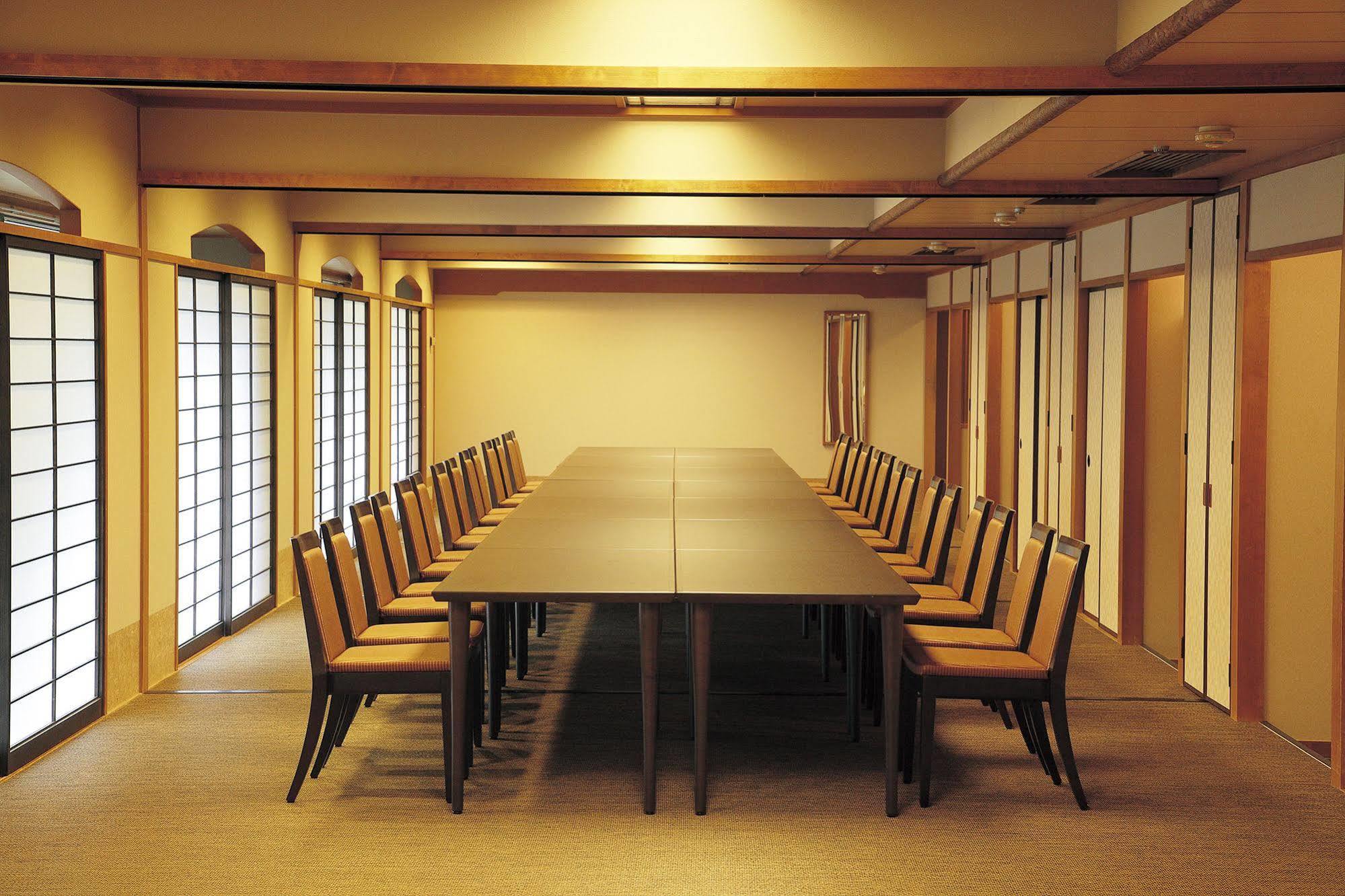 The Crown Palais New Hankyu Kochi Exterior photo