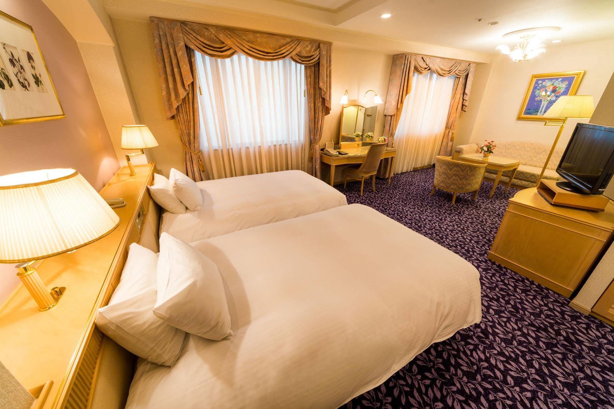 The Crown Palais New Hankyu Kochi Exterior photo
