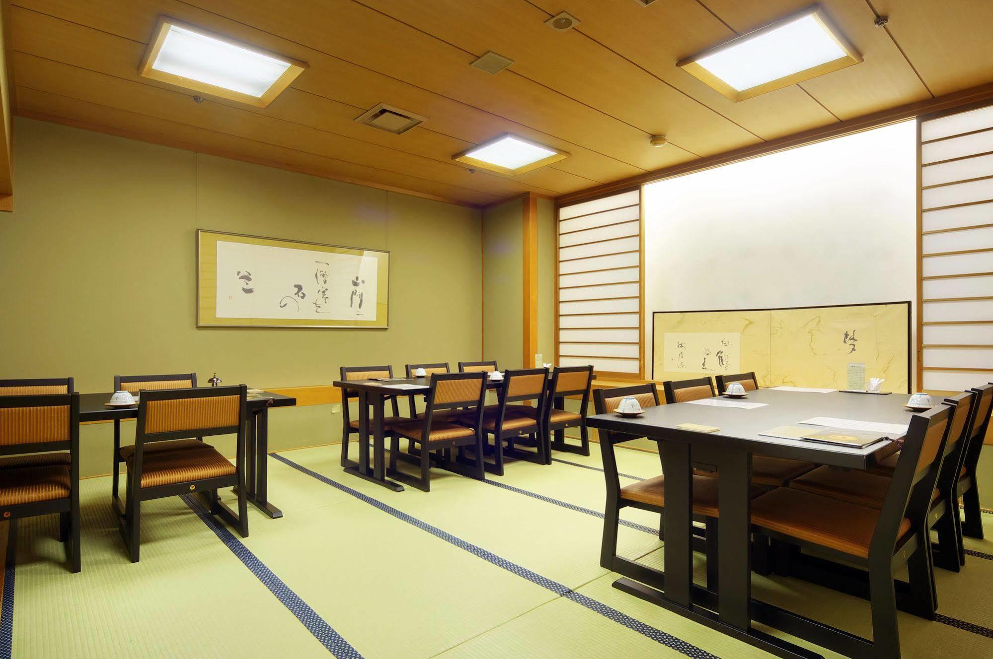The Crown Palais New Hankyu Kochi Exterior photo